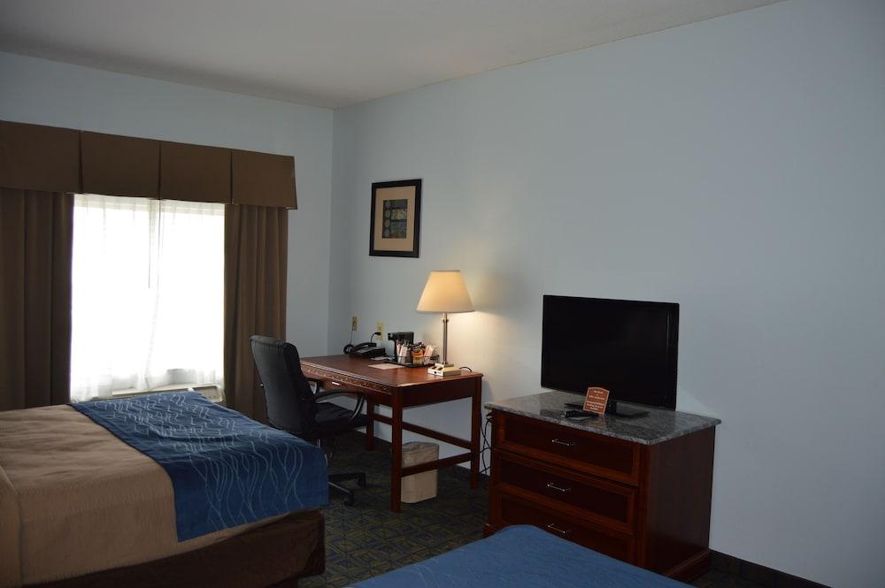 Comfort Inn & Suites Cincinnati Exterior photo