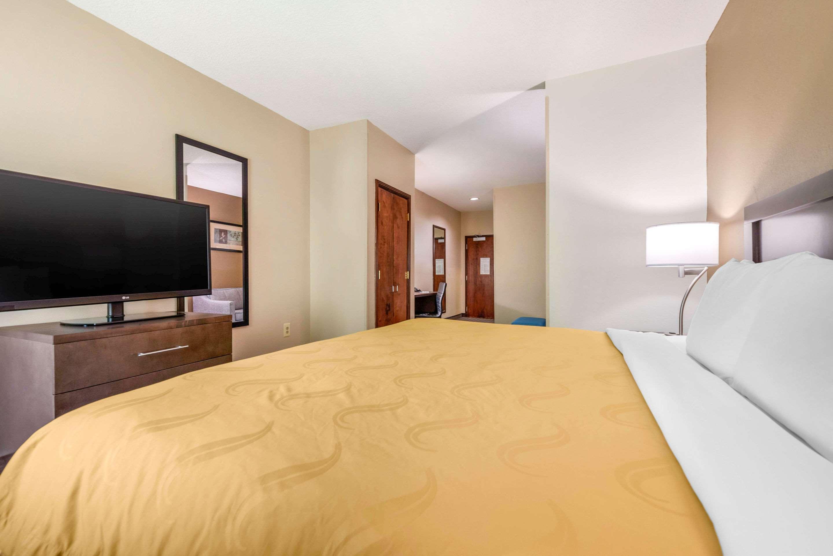 Comfort Inn & Suites Cincinnati Exterior photo