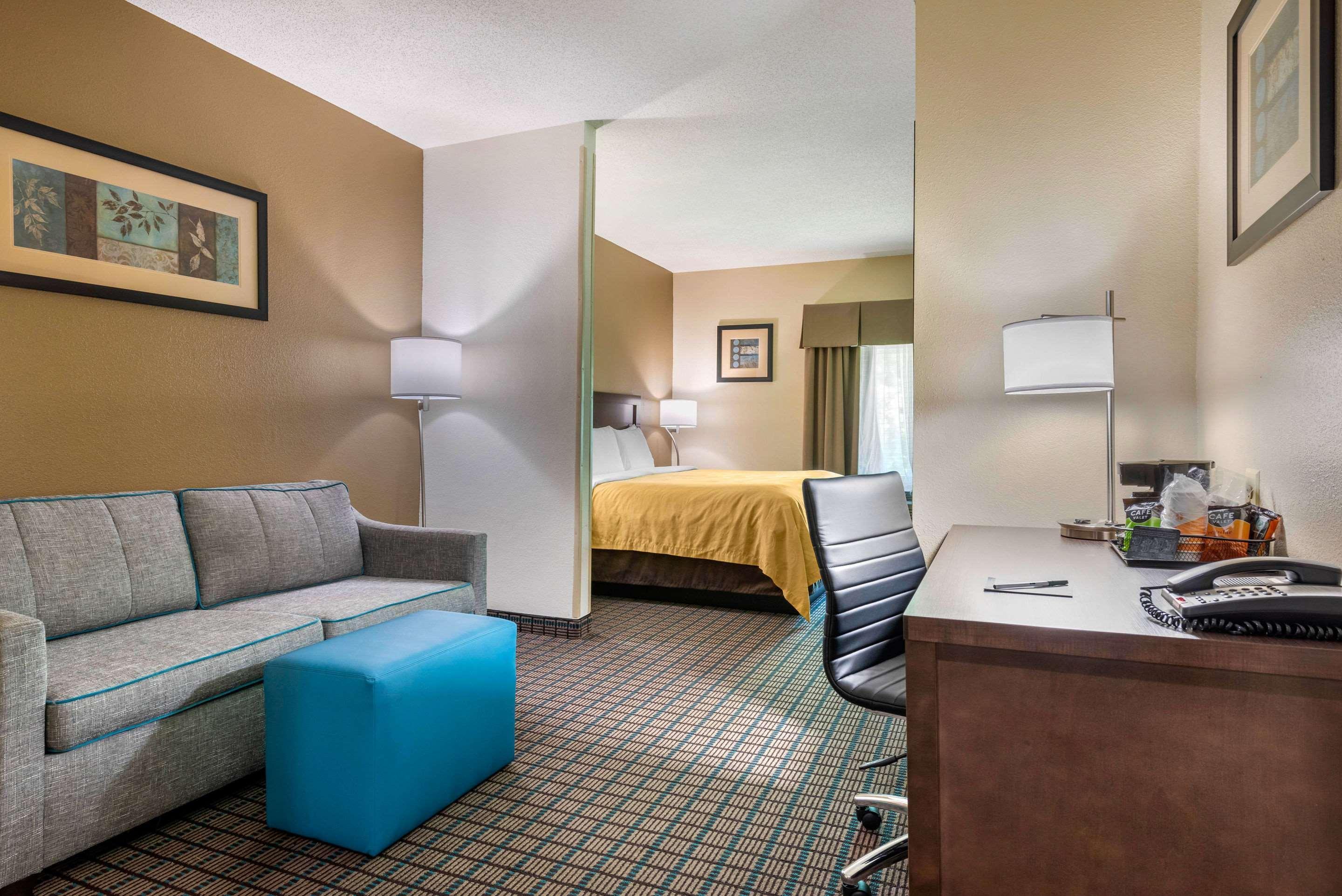 Comfort Inn & Suites Cincinnati Exterior photo