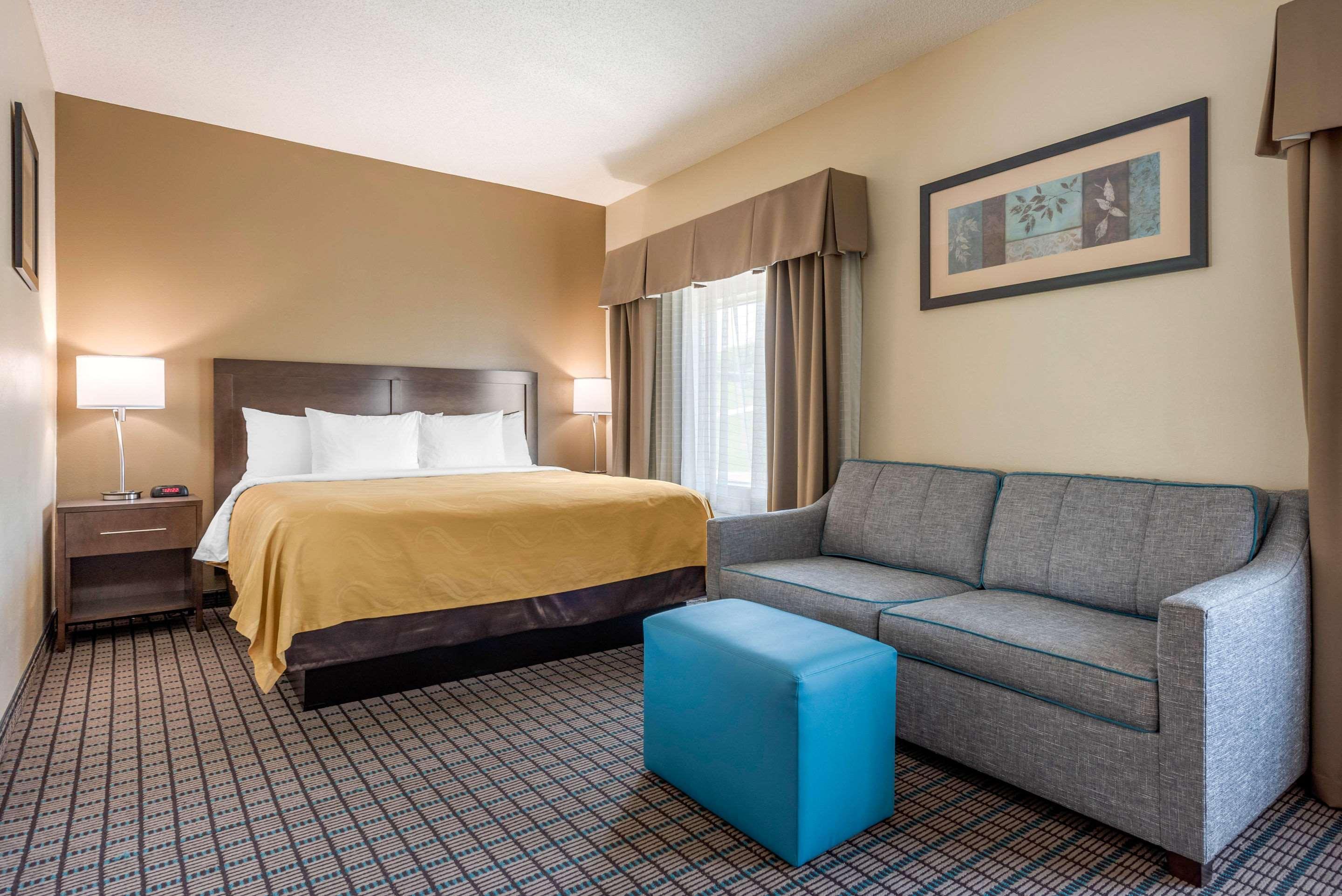 Comfort Inn & Suites Cincinnati Exterior photo