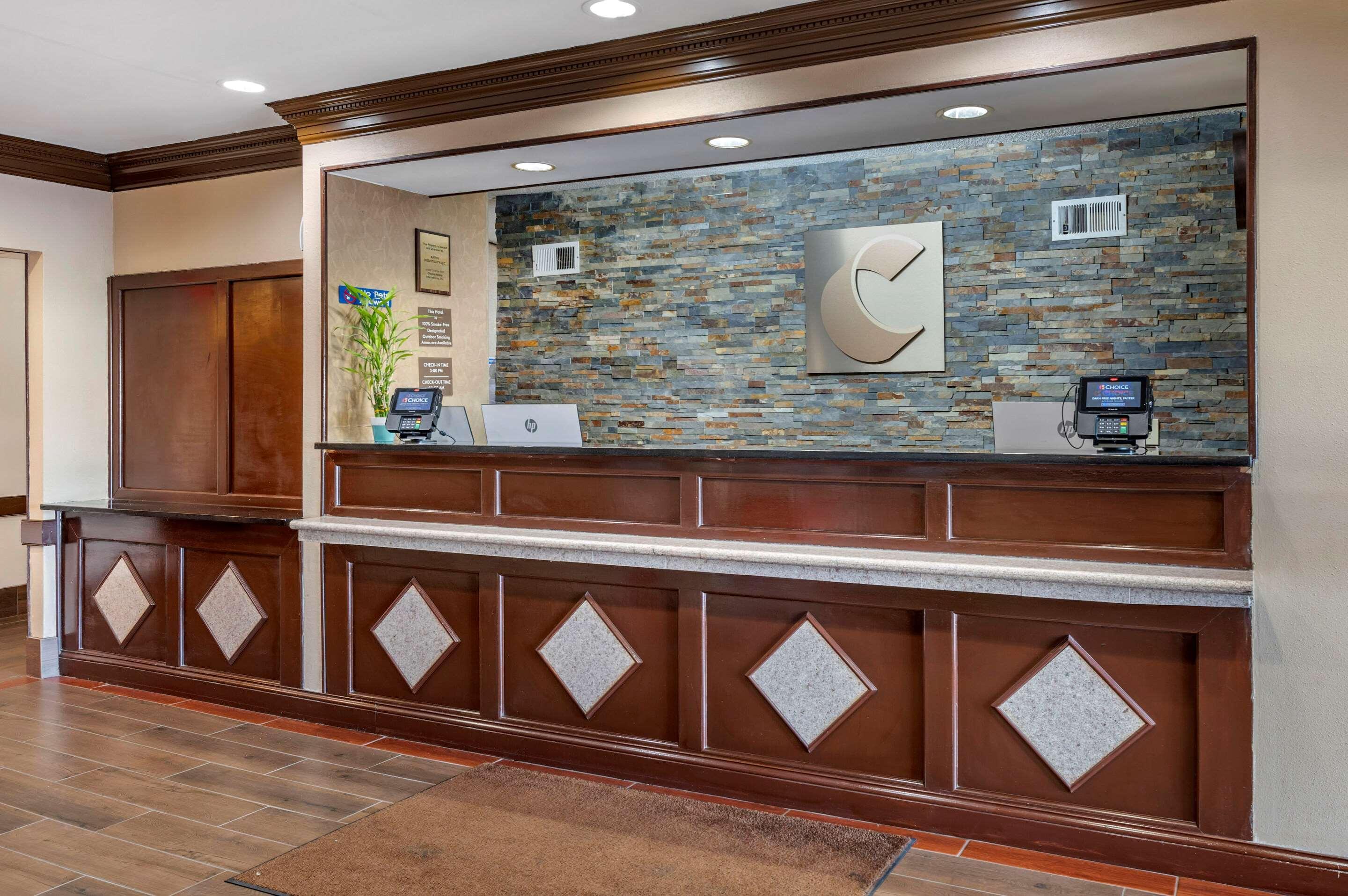 Comfort Inn & Suites Cincinnati Exterior photo