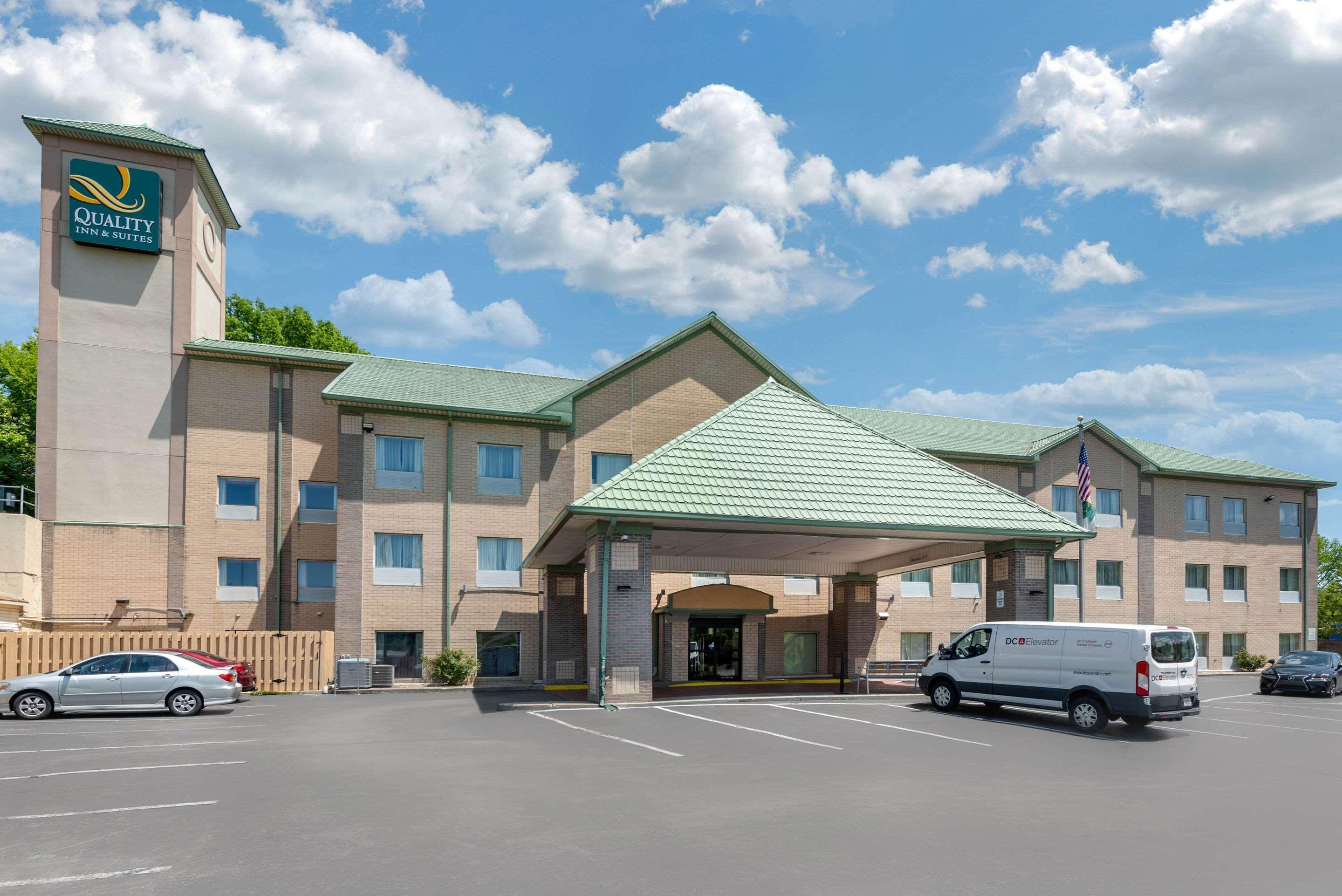 Comfort Inn & Suites Cincinnati Exterior photo