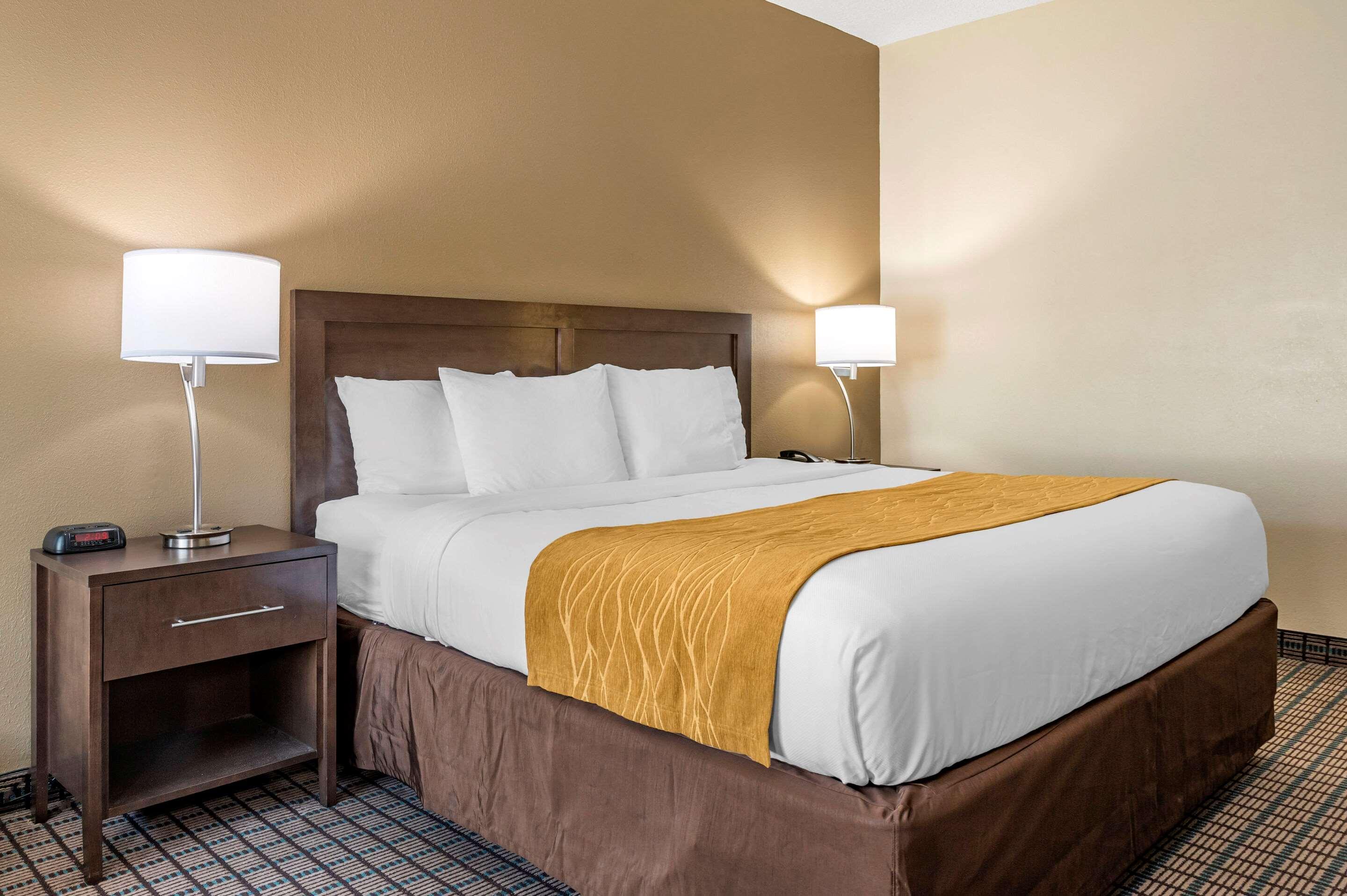 Comfort Inn & Suites Cincinnati Exterior photo