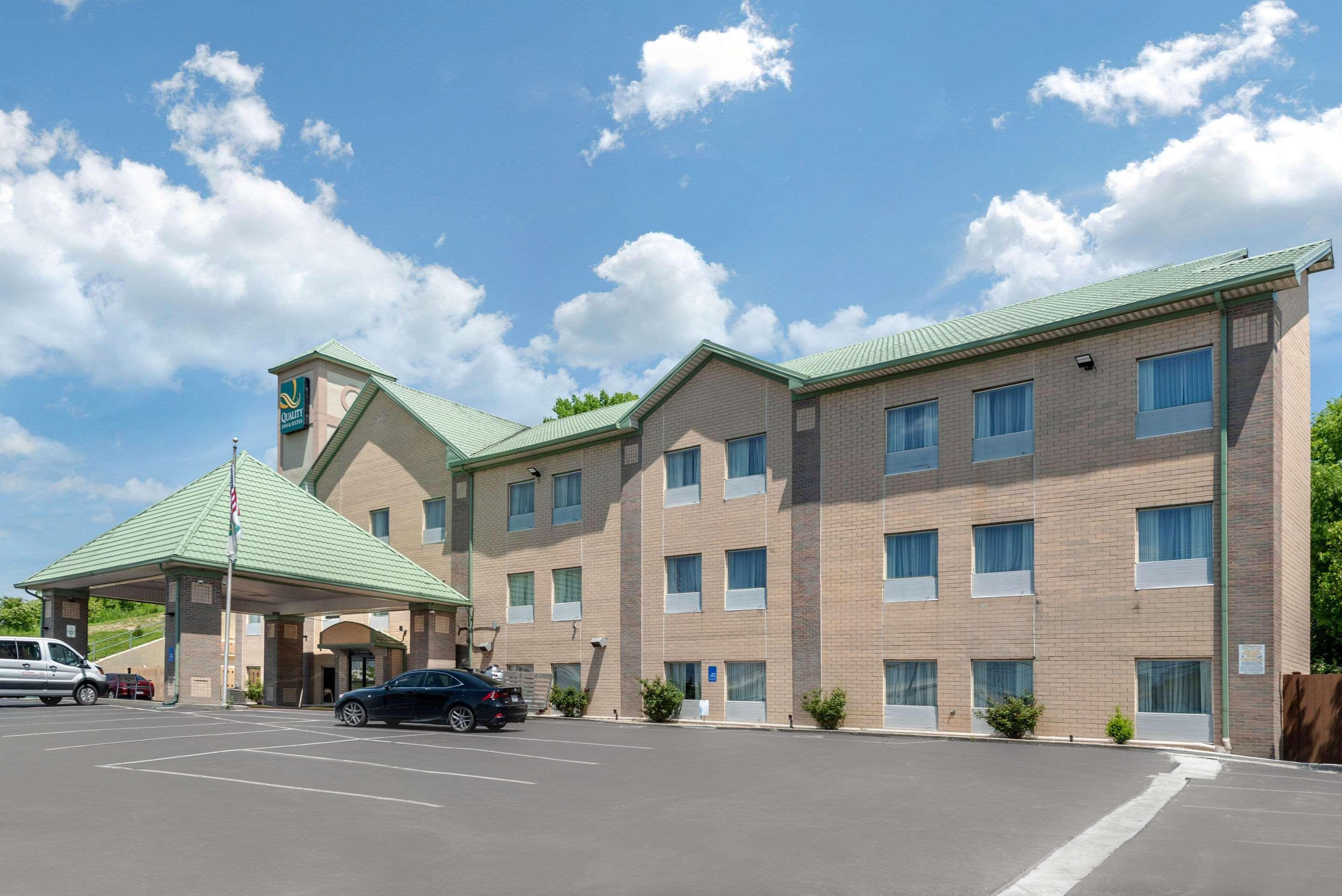 Comfort Inn & Suites Cincinnati Exterior photo